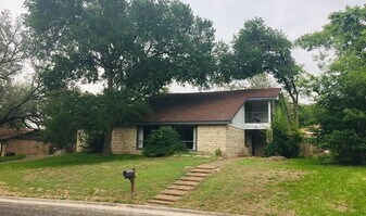 815 Cedar Oaks Ln in Harker Heights, TX - Building Photo