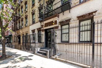 319 E 95th St in New York, NY - Building Photo - Building Photo