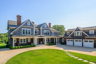 936 Cobb Rd W in Water Mill, NY - Building Photo - Building Photo