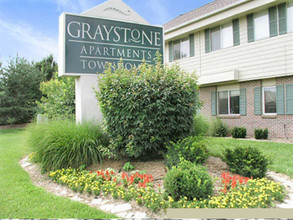 Graystone Apartments in Lawrence, KS - Building Photo - Building Photo