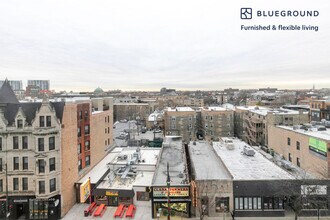 2625 N Clark St in Chicago, IL - Foto de edificio - Building Photo