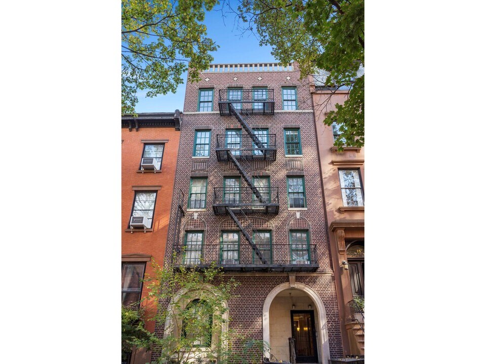 16 Monroe Pl in Brooklyn, NY - Building Photo