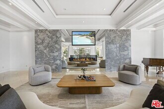 360 Trousdale Pl in Beverly Hills, CA - Building Photo - Building Photo