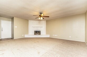 329 Rockcrest Dr in Mesquite, TX - Building Photo - Building Photo