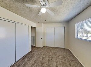 1075 E 71st St in Long Beach, CA - Building Photo - Building Photo