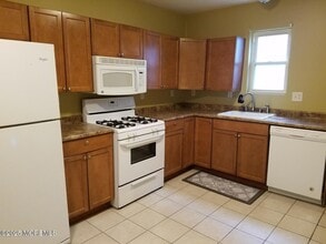 725 Park Ave in Union Beach, NJ - Building Photo - Building Photo