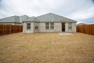 105 Corcovado Ave in Royse City, TX - Foto de edificio - Building Photo