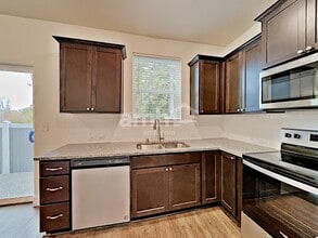 2105 104th Dr SE in Lake Stevens, WA - Building Photo - Building Photo