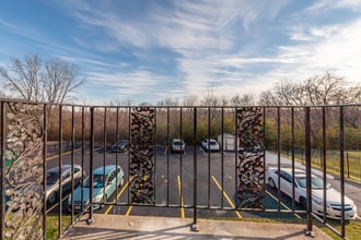 7512 N Granville Rd in Milwaukee, WI - Foto de edificio - Building Photo