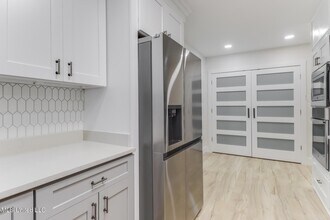 175 St Charles Ave in Biloxi, MS - Building Photo - Building Photo