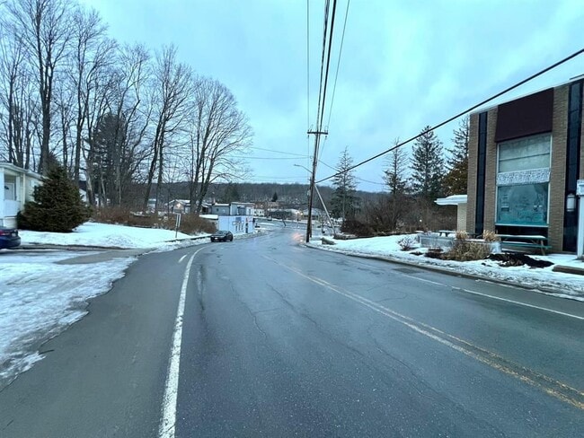 16 Broadway, A in Woodridge, NY - Building Photo - Building Photo