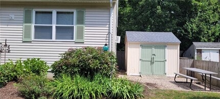 559 Middlebridge Rd in South Kingstown, RI - Building Photo - Building Photo