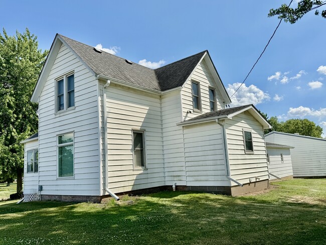 50W419 Old State Rd in Maple Park, IL - Building Photo - Building Photo