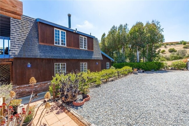 335 Rainbow Crest Rd in Fallbrook, CA - Building Photo - Building Photo