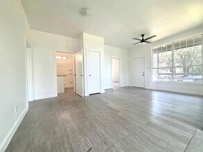 2410 E 12th St in Austin, TX - Building Photo - Building Photo