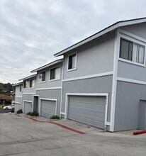 Arcadia Pines in Vista, CA - Building Photo - Building Photo