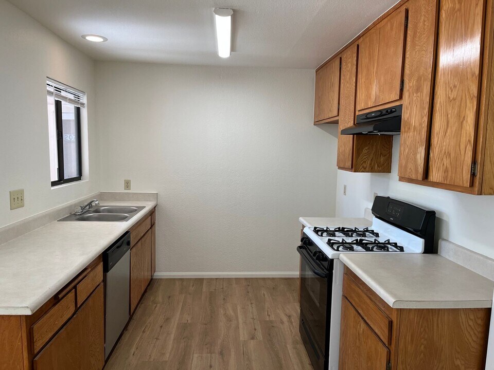 3450 Santa Maria Way in Santa Maria, CA - Building Photo