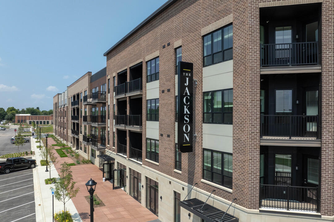 McCord Square Apartments in McCordsville, IN - Foto de edificio