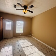 107 Chicago Ave in Nederland, TX - Building Photo - Building Photo
