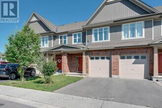 324 Fergus Cres in Ottawa, ON - Building Photo - Building Photo