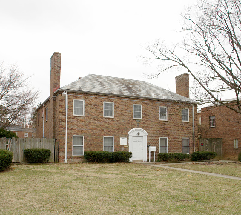 3349 E Broad St in Columbus, OH - Building Photo