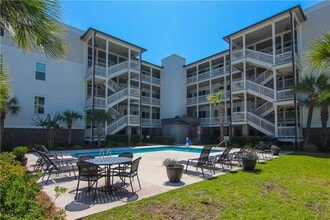 105 Gascoigne Ave in St. Simons Island, GA - Building Photo - Building Photo