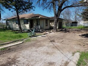 205 Hosack St in Taylor, TX - Building Photo - Building Photo