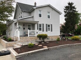 16 Willow Ave, Unit 2 bedroom, 2nd floor apartment in Pompton Lakes, NJ - Building Photo