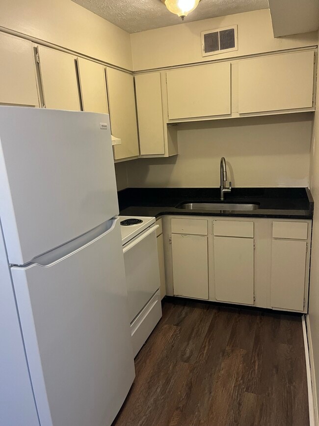Parkridge Pointe in Louisville, KY - Building Photo - Building Photo
