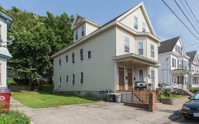 182 Pleasant St in Lowell, MA - Building Photo - Building Photo