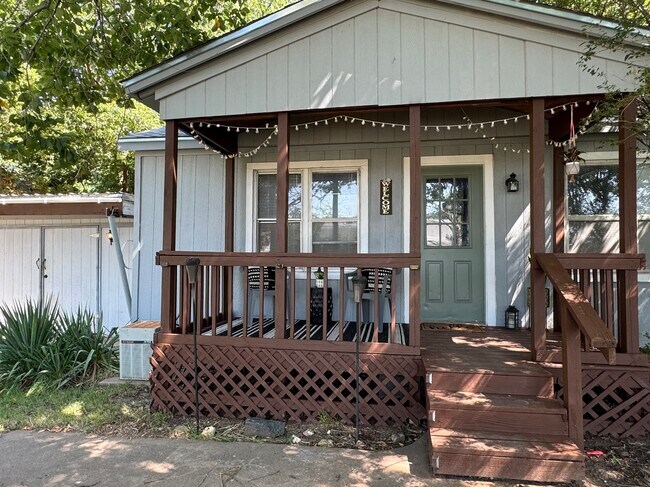 1240 E Walnut St in Cushing, OK - Building Photo - Building Photo