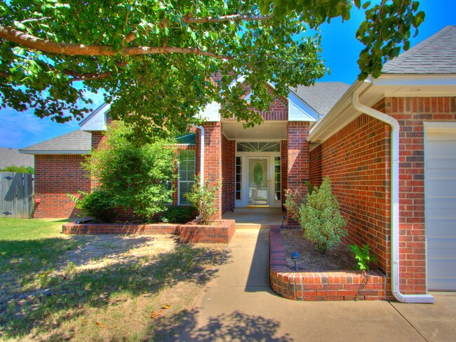 912 Julies Trail in Edmond, OK - Foto de edificio - Building Photo