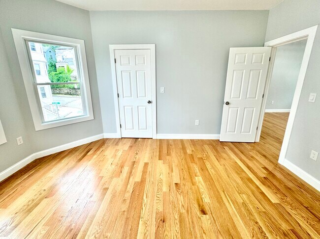 190 Hillside St, Unit 3F in Boston, MA - Building Photo - Building Photo