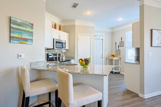 Bristol Heights in Austin, TX - Building Photo - Interior Photo