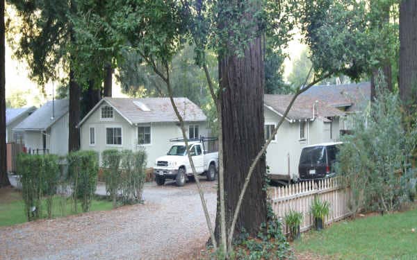 17630 Neeley Rd in Guerneville, CA - Foto de edificio