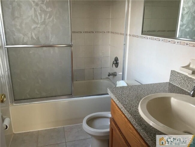 22 N Whittier St in Carteret, NJ - Building Photo - Building Photo
