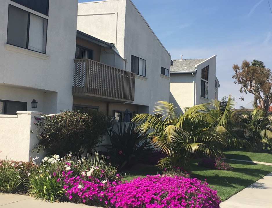 Harbor Lynn Apartments in Huntington Beach, CA - Foto de edificio