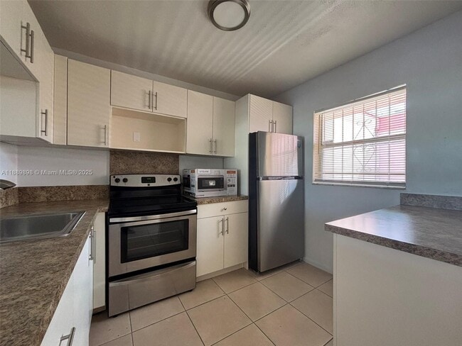 19715 SW 114th Ave in Miami, FL - Building Photo - Building Photo
