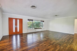 2740 NE 34th St in Fort Lauderdale, FL - Building Photo - Building Photo