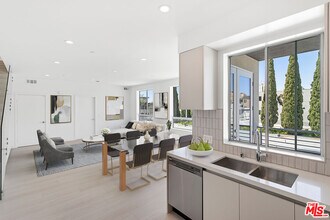 11727 Kiowa Ave in Los Angeles, CA - Building Photo - Building Photo