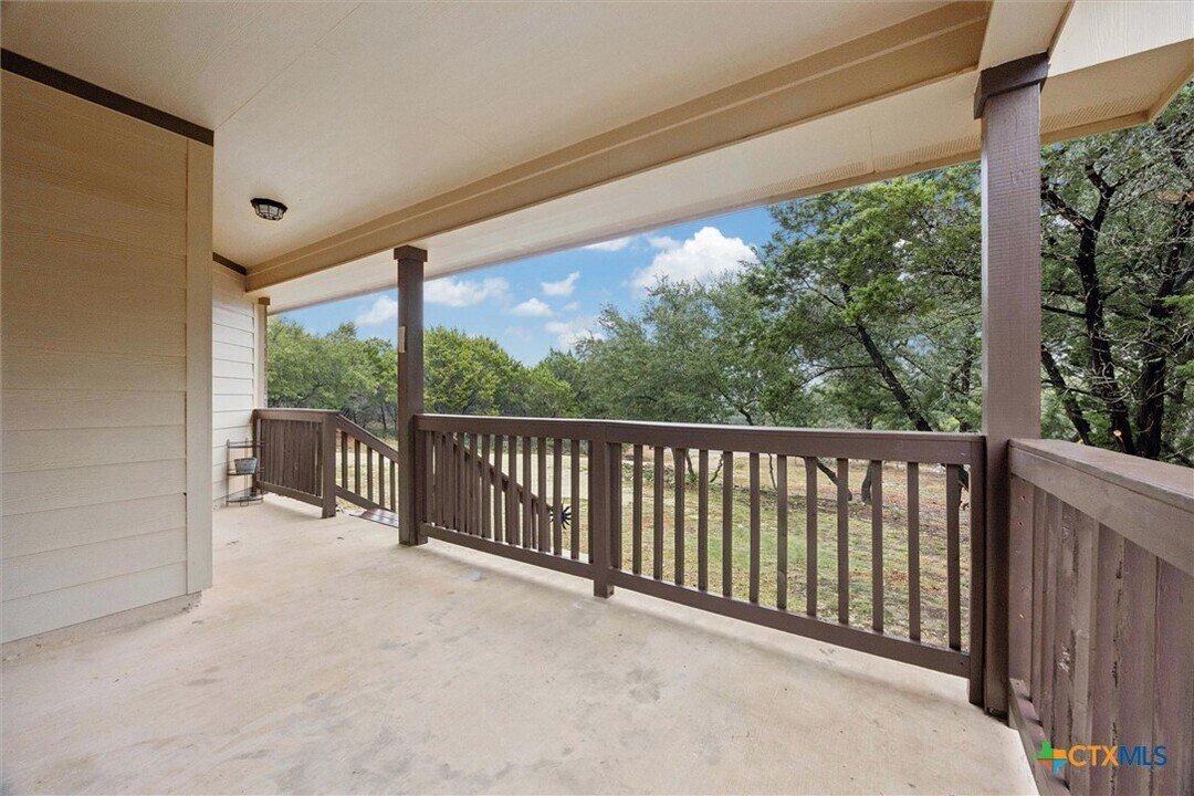 1135 Twisted Oak Ct in Canyon Lake, TX - Building Photo