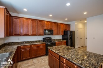 5452 Silent Springs Dr in Las Vegas, NV - Building Photo - Building Photo