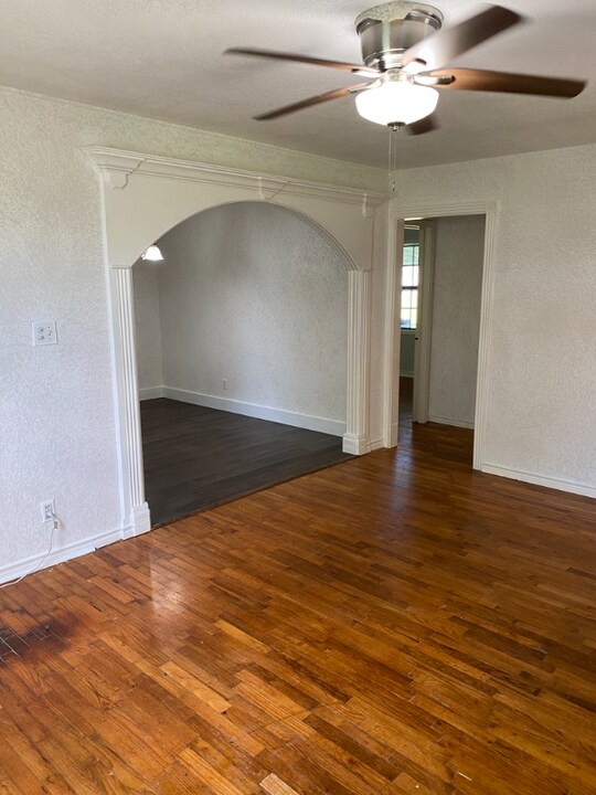 1802 N Avenue Q in Freeport, TX - Building Photo