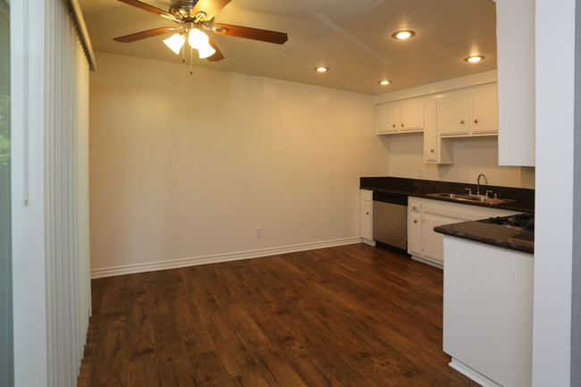 Park Cerritos Apartments in Stanton, CA - Building Photo - Interior Photo