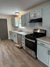 54 Kelly St, Unit Duplex in Lincoln, RI - Foto de edificio - Building Photo