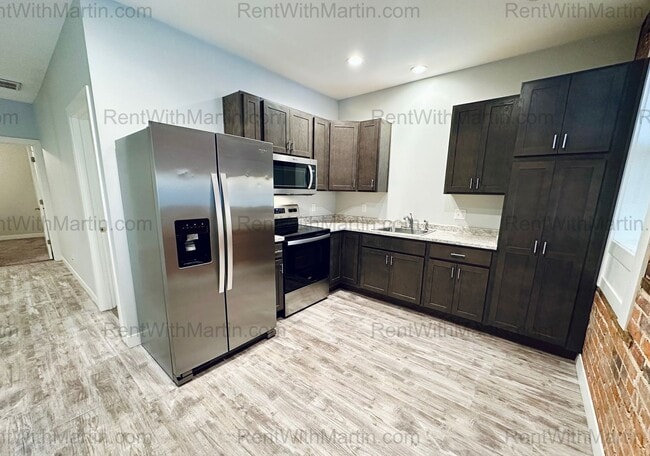 18 S Frederick Ave in Oelwein, IA - Building Photo - Building Photo