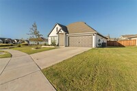 13101 Don Fisher Ln in Aubrey, TX - Building Photo - Building Photo