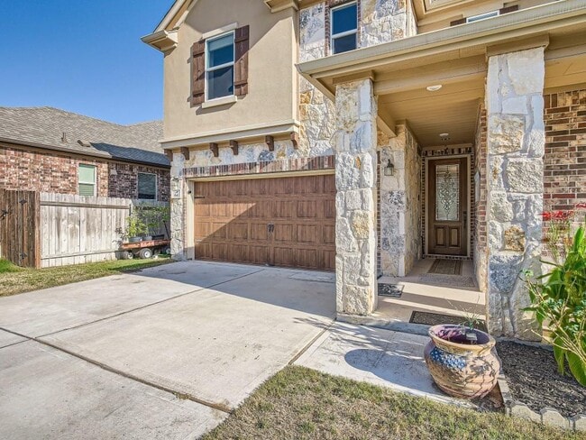 2471 Sunrise Rd in Round Rock, TX - Foto de edificio - Building Photo