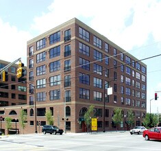 Centennial House in Atlanta, GA - Foto de edificio - Building Photo