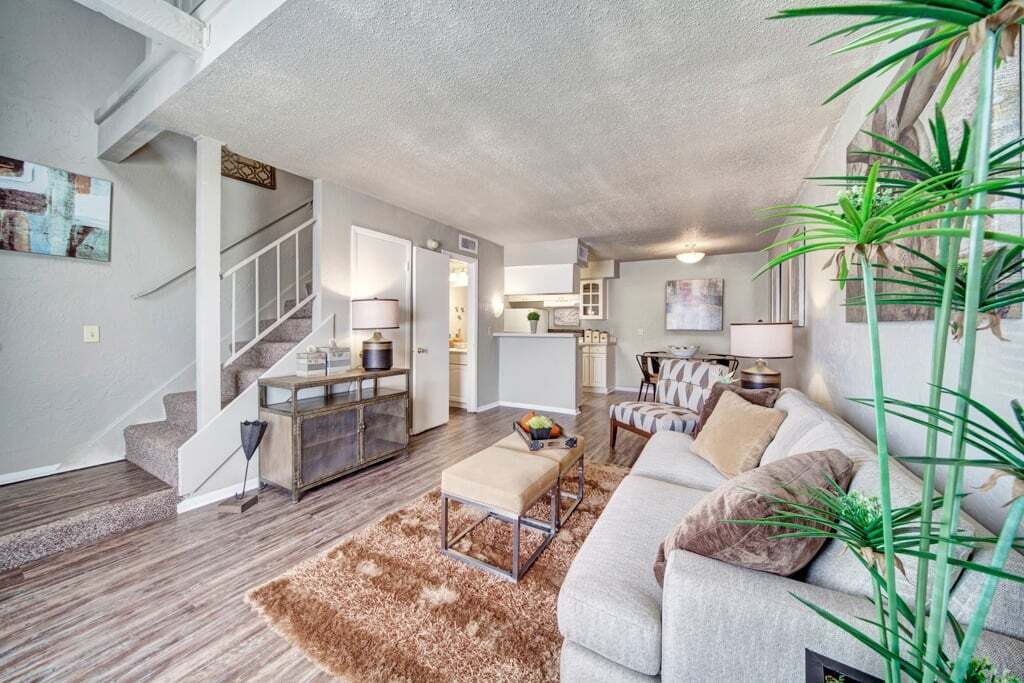 Brookwood Village in Oklahoma City, OK - Foto de edificio